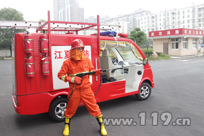 武汉：微型电动消防车为社区防灭火添